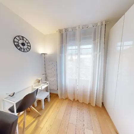 Charming 5th-floor In Vibrant Eaux-vives - Ja9-5